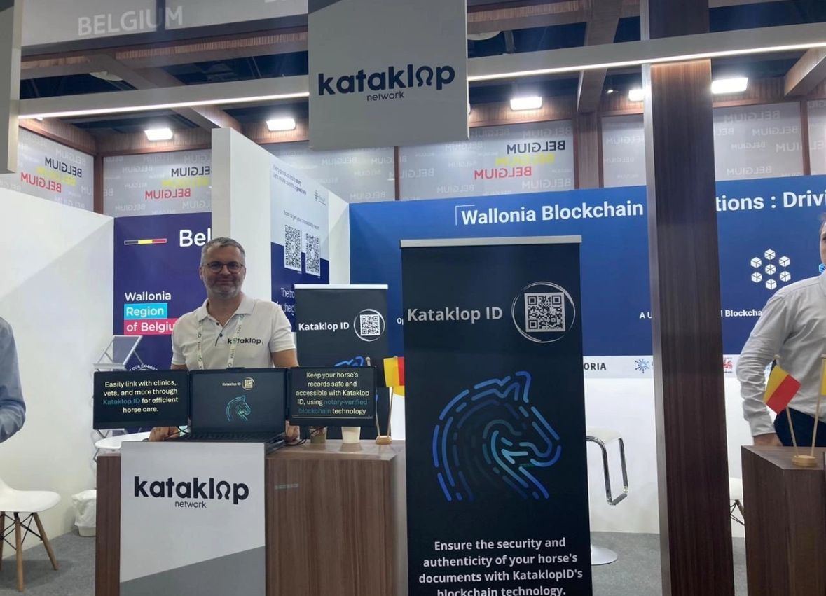 Guillaume Tilleul sur le stand Kataklop ID, pavillon Wallonie, GITEX Global à Dubaï